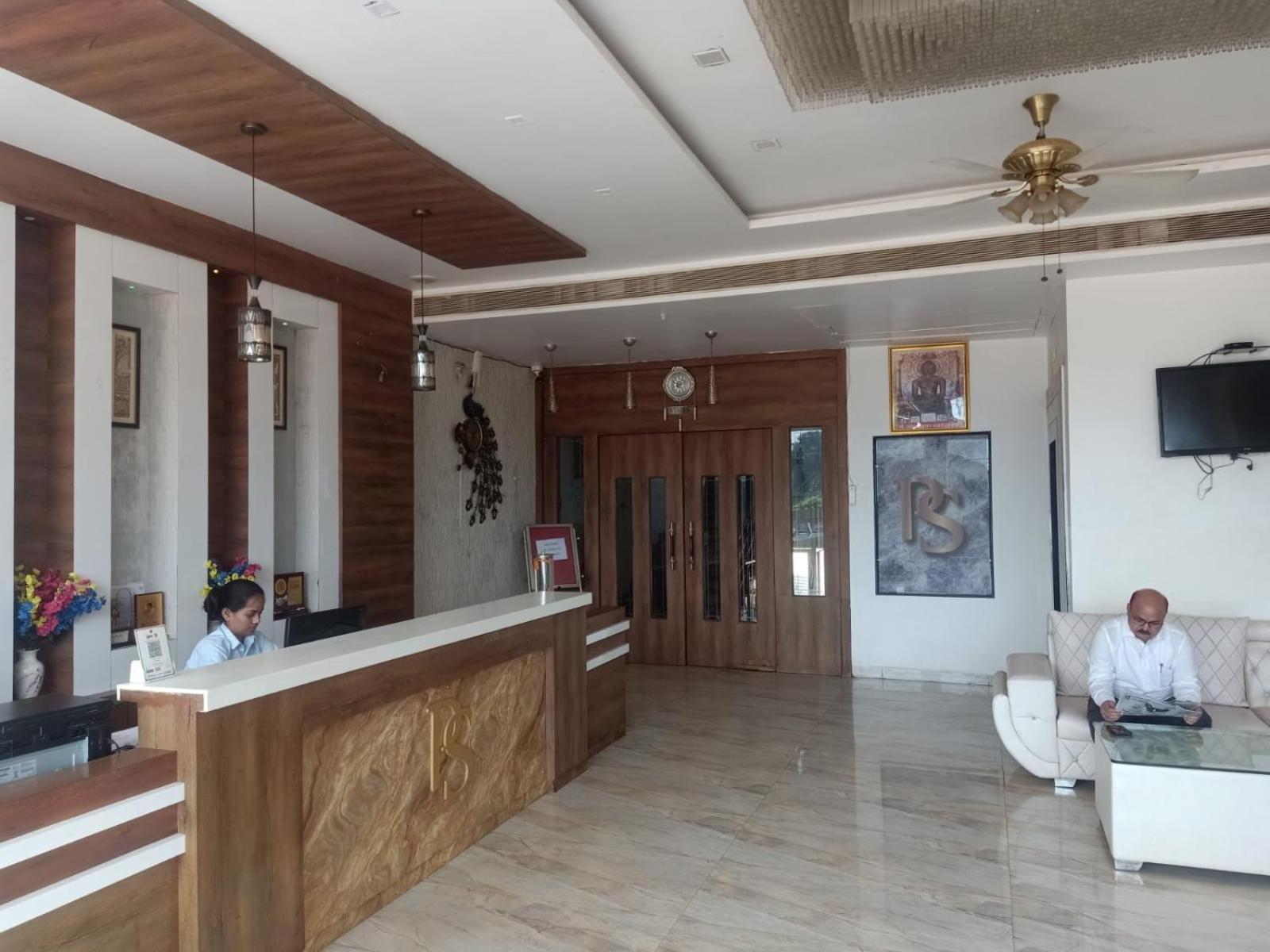 ホテル Ps Residency Shivpurī エクステリア 写真